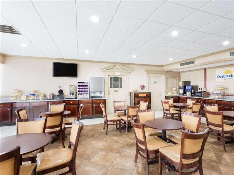 Days Inn By Wyndham Goldsboro Εξωτερικό φωτογραφία