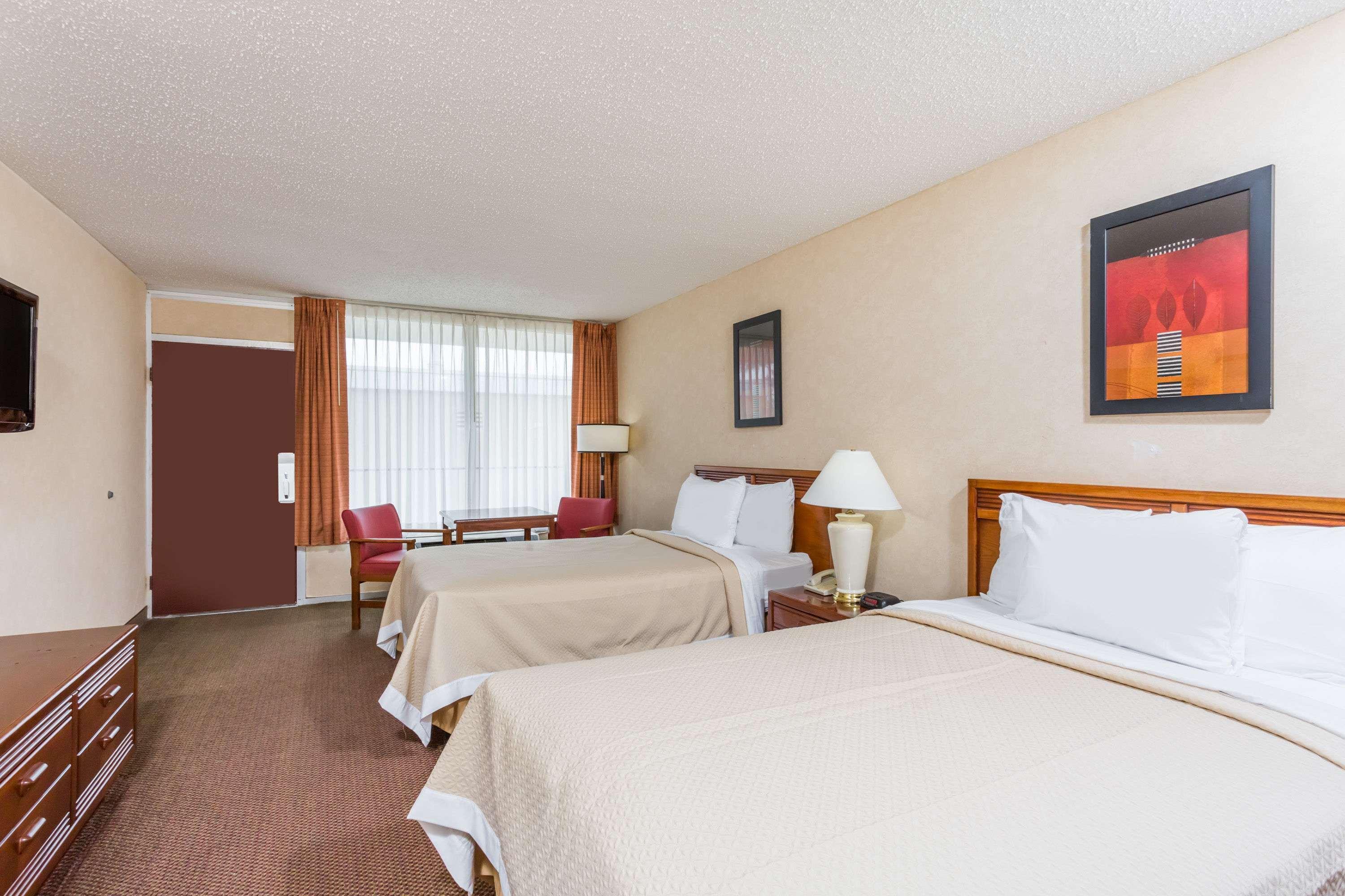 Days Inn By Wyndham Goldsboro Εξωτερικό φωτογραφία