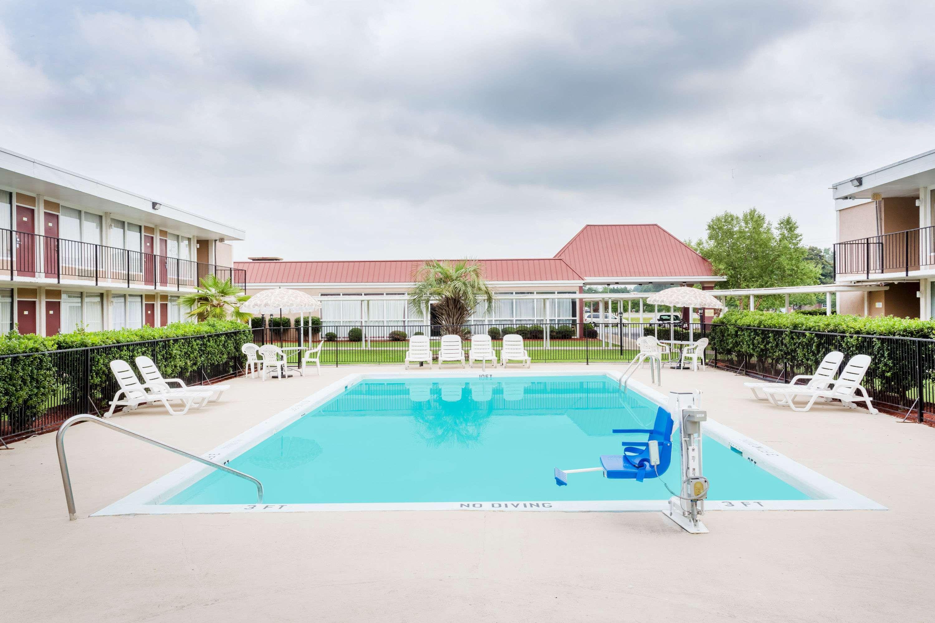 Days Inn By Wyndham Goldsboro Εξωτερικό φωτογραφία