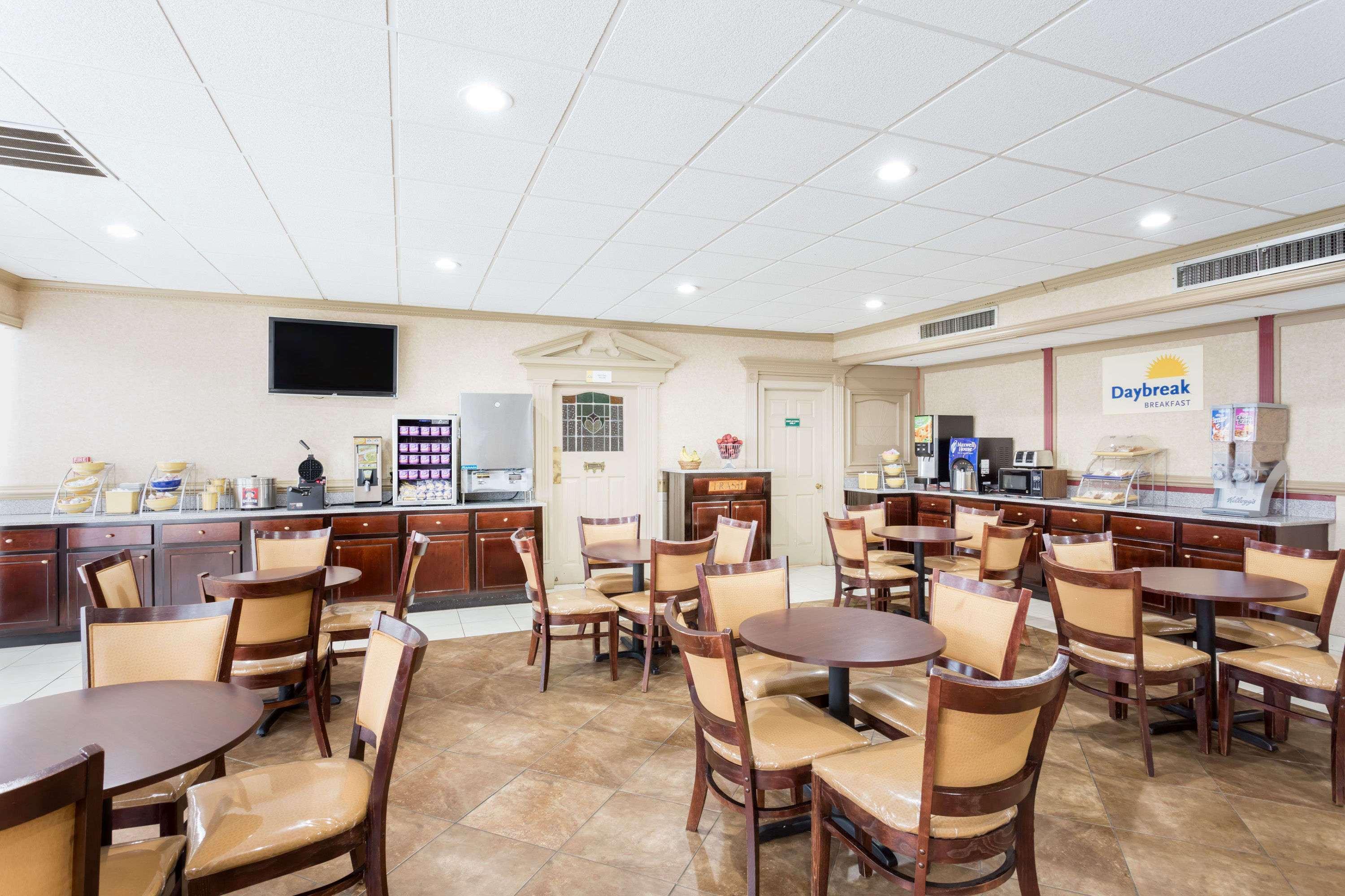 Days Inn By Wyndham Goldsboro Εξωτερικό φωτογραφία